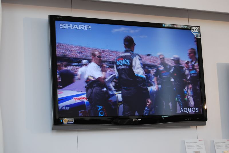 Illustration for article titled Sharp Unveils D64U, The Thinnest Aquos LCD TV Line Ever